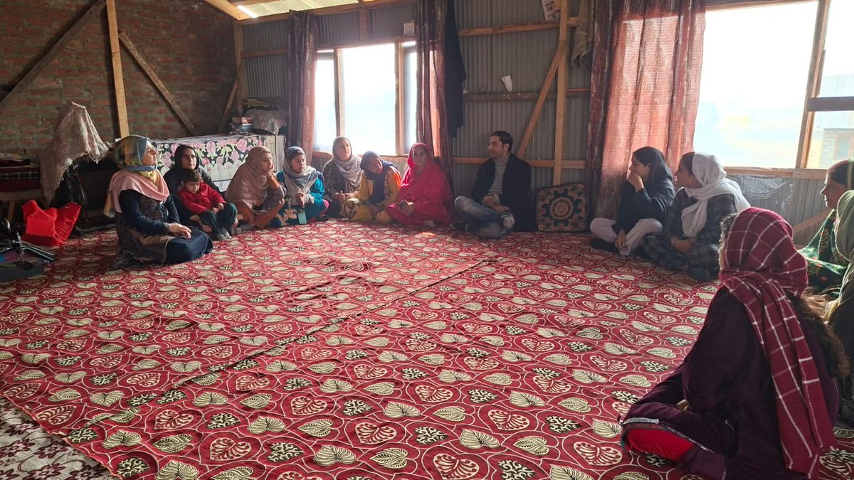 i_CHINAR's tweet image. The SDC Cutting and Tailoring Centre has been launched in Rakhi Arath Srinagar with 25 women enrolling on day one. A hopeful start for new skills and new opportunities.
#CHINARInternational #WomenEmpowerment #SkillDevelopment #CuttingAndTailoring #RakhArath