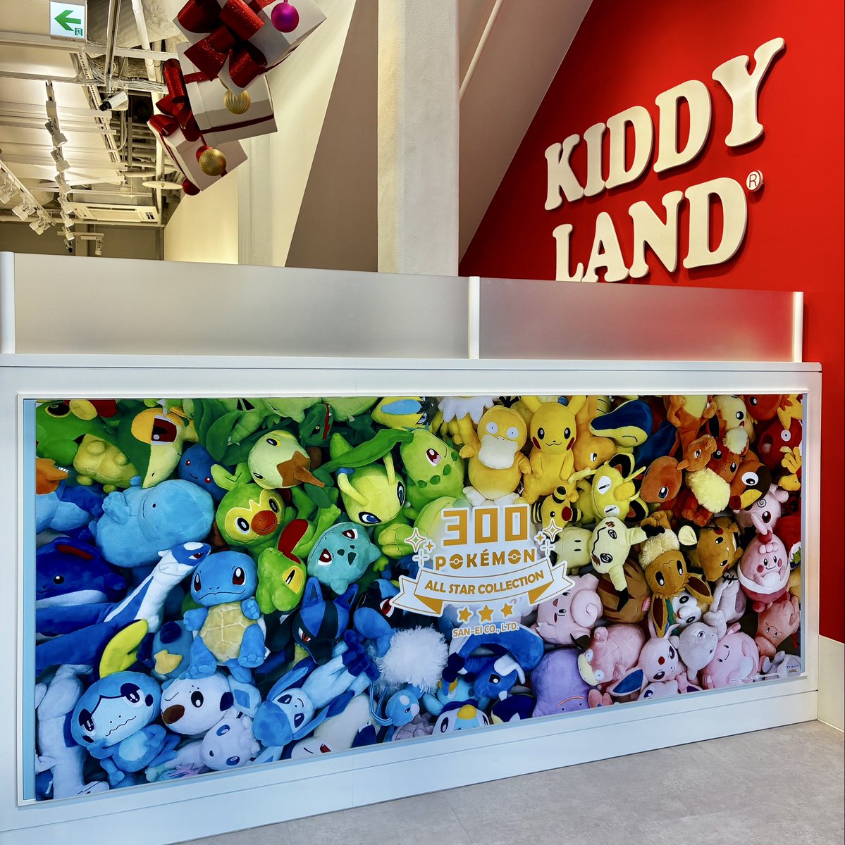 キデイランド新宿店1階 三英貿易のポケモンぬいぐるみ