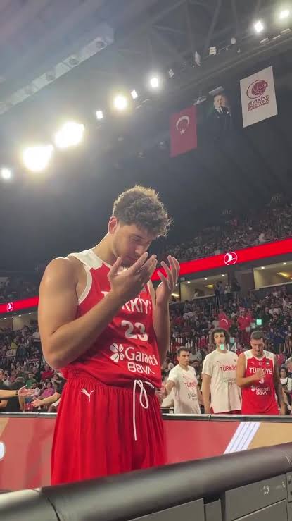 volkan_giritli's tweet image. 📌Günaydın... Biz Türk&apos;üz. Rakı da içeriz Tanrıya dua da ederiz. Buna kimse karışamaz. 
&quot;Dost ile içilen rakı helaldir. Puşt ile içilen su bile haram.!&quot;
Hayırlı Cumalar...