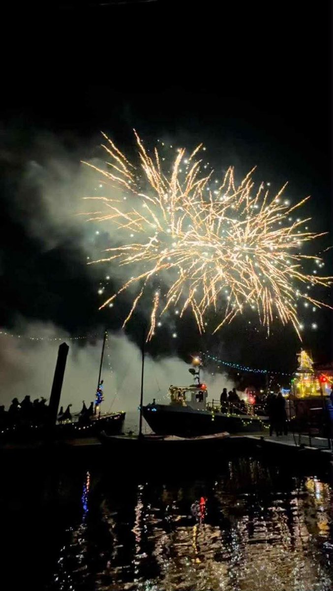 Just one more sleep 'til Santa comes in from the North Pole with the most spectacular fleet of vessels Wells has ever seen. Thank you to all the skippers, crews, families and friends for all their support in making this such a special occasion 🛥⛵️🚤🎄🎆🎇🎅❤️