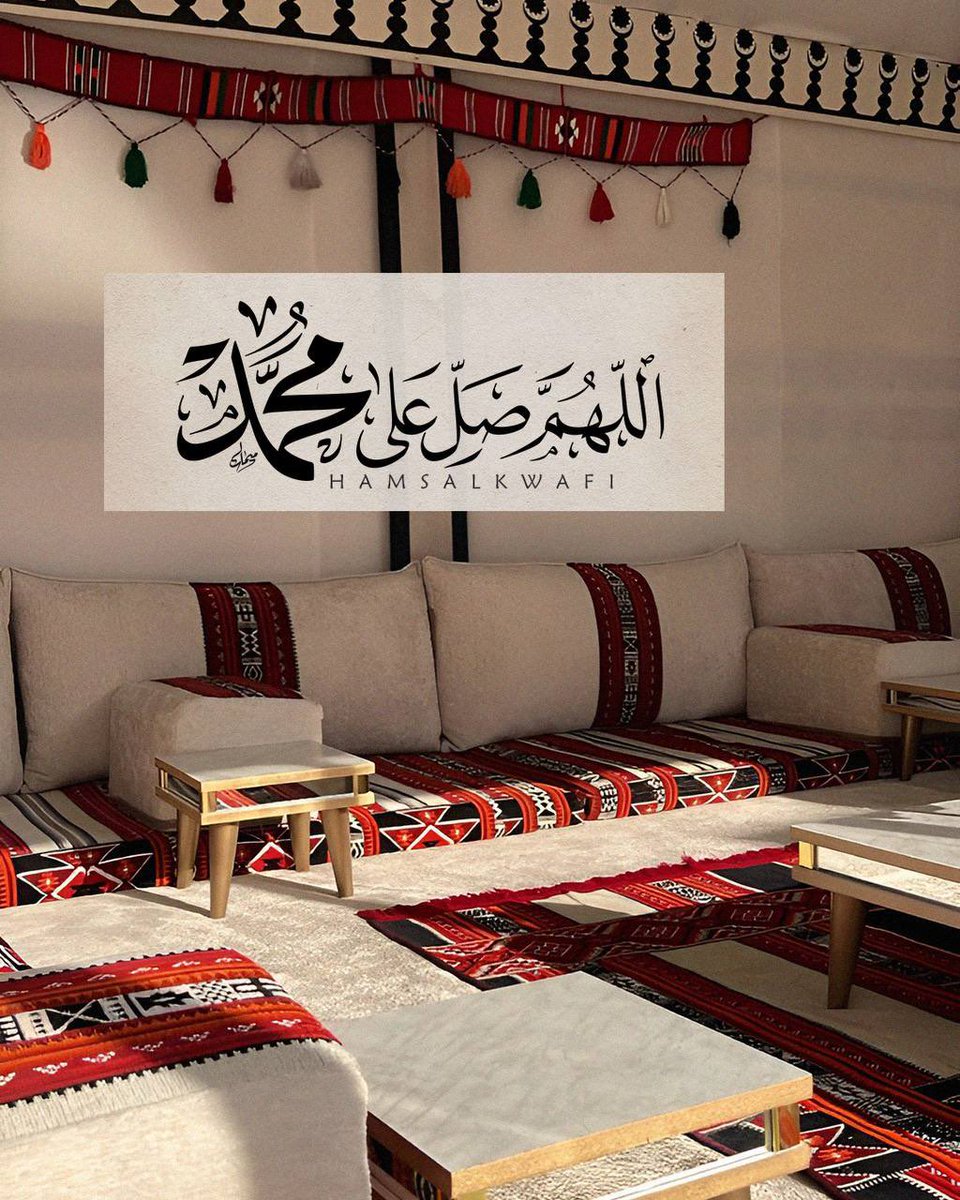 kittyfaster's tweet image. #يوم_الجمعه يدخلُ الأعرابيُّ للمسجد فيقول :                     أيكم محمد ؟ لم يُميز نفسه ﷺ بعمامة ولم يرتفع على كرسي ولم يبتعد عن أصحابه بلغ سدرةالمنتهى ولم يُقاربهُ أحدٌ علوًّا ولا رفعة لكنهُ عاش بينَ الناس ﷺ واحِدًا منهم يلبسُ مما يلبسُ أوسطُهم ويأكلُ ممّا يأكلون.