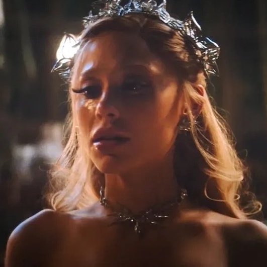 PLAYTHEWOMAN's tweet image. j**us and mary mag**lene realness