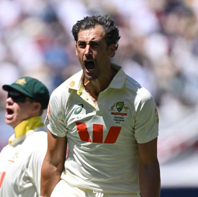 England all out after 32 overs.

Mitchell Starc equals Monty Panesar’s Mastermind haul of 7.

#Ashes 🏏