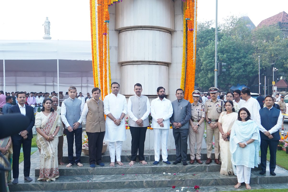 MPLodha's tweet image. मा. मुख्यमंत्री श्री. देवेंद्र फडणवीस जी आणि मा. उपमुख्यमंत्री श्री एकनाथ शिंदे जी यांच्या उपस्थितीत हुतात्मा दिनानिमित्त
महाराष्ट्राच्या निर्मितीसाठी आपल्या प्राणांची आहुती देणाऱ्या हुतात्म्यांना विनम्र अभिवादन केले. यावेळी विधानसभा अध्यक्ष श्री राहुल नार्वेकर व आमदार श्री…
