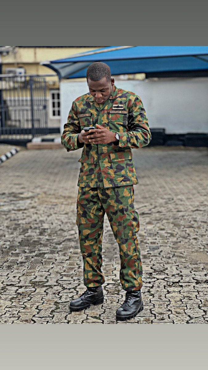 Waspapping_'s tweet image. Hello @PoliceNG @HQNigerianArmy @OfficialDSSNG,

This is the face of the person, @bigoluwaseun001, who threatened to kill me and my entire family. I believe dangerous individuals like him should not be allowed to wear the army uniform

Please make this post go viral