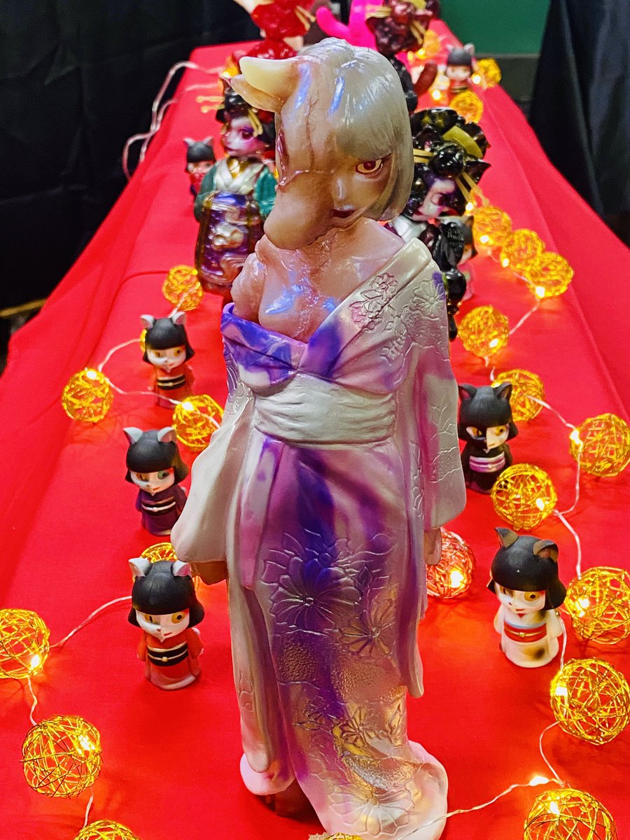 おかげさまで無事個展初日でございます。 平日にも関わらず、オープン