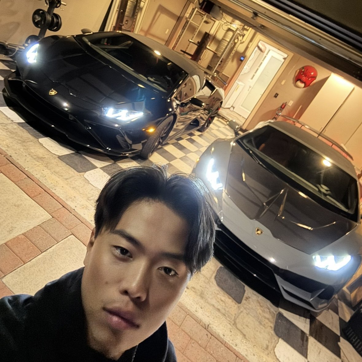 X_FINALBOSS's tweet image. I made &amp;gt; $7.8M since 2024 selling digital products

Here&apos;s how in 10 steps: 

1. make X account (5 sec) 
2. pick topic: ecom, websites, sales, etc (5 sec)
3. find #1 influencer in that niche (10 sec)
4. gather their tweets, AI generate 300 tweets
5. Use tweethunter to auto post…