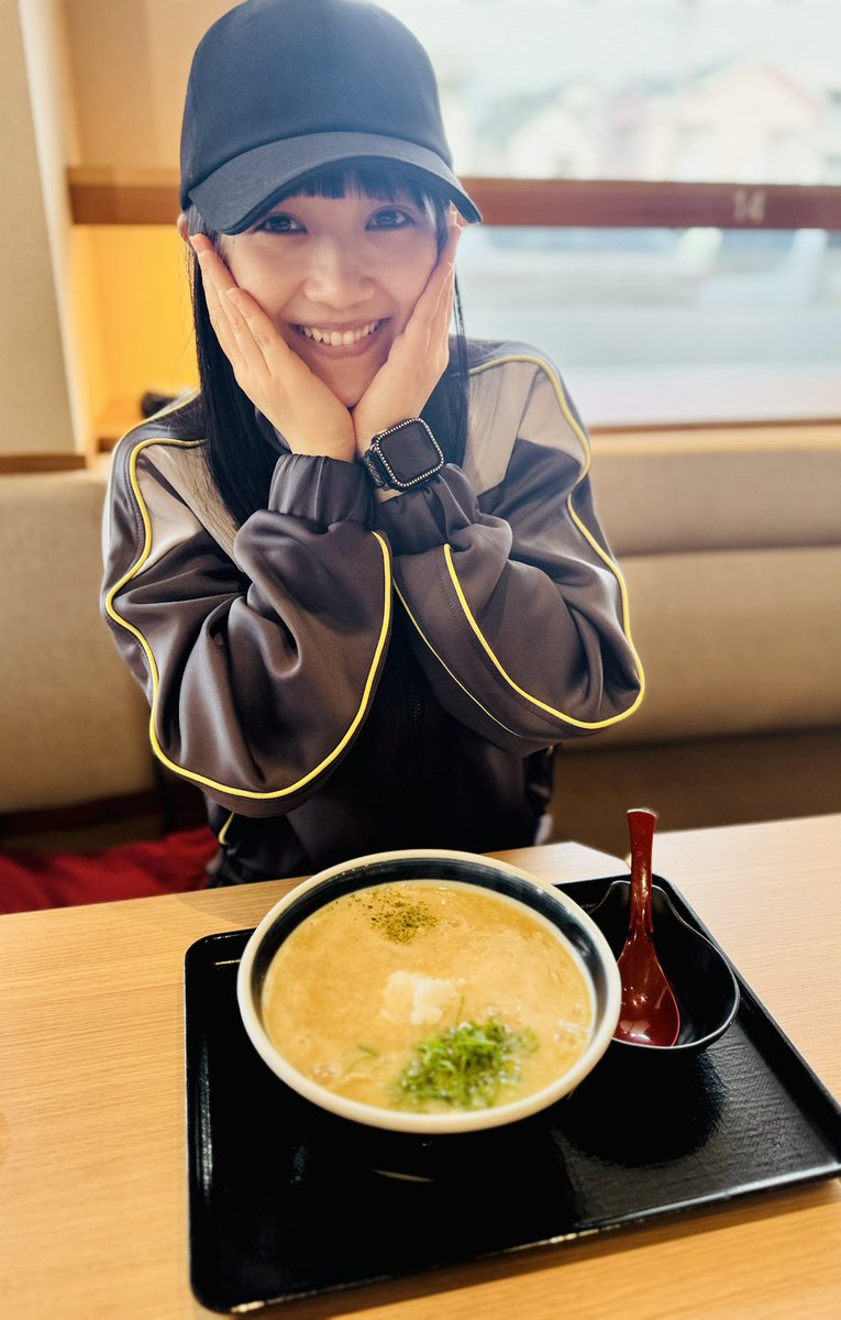 RenaYamasaki's tweet image. #新鶴姫伝説 
本日も1公演無事終了しました〜🕊️
ご来場ありがとうございました❣️
そろそろ出演者の方と写真撮らねば……
あっという間に千穐楽になってしまう😭

てなわけで写真ないので！
私のラブな店！そば吉の写真🤣
ここの田舎そばがだ〜いすき🫶
皆様も是非食べてみて✨