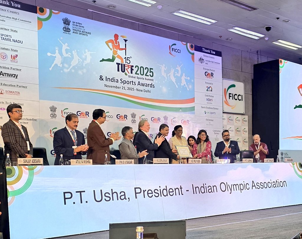 Pravashdey's tweet image. Many Congratulations @PTUshaOfficial ji💐🙏🏿
What a Proud moment for #Olympics Sports Federation! Lovely to see @ficci_india celebrating it in Style 🪪 From #Inspiration to #Recognition 🎖
#ViksitBharat2047 #FICCITURF2025
@FicciYoung Talent is everywhere, we need to nurture them,…
