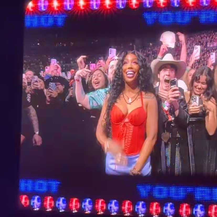 PopCrave's tweet image. Sabrina Carpenter arrests SZA during night 4 of her ‘Short N’ Sweet’ tour in LA.