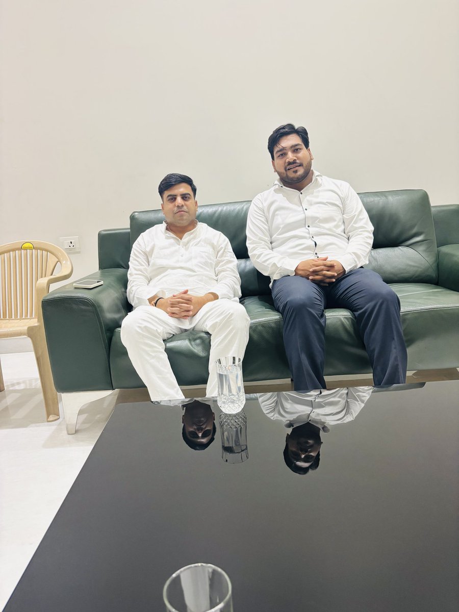 Gauravmla786's tweet image. माननीय श्री @yadavteju जी विधायक करहल/पूर्व सांसद मैनपुरी लोकसभा को 
जन्मदिन की हार्दिक बधाई 🎂🎂🎂🎂 
प्रभु आपको स्वास्थ्य और ऊर्जावान एवं दीर्घायु रखें!

#HappyBirthday #PDA #SamajwadiParty #Viral