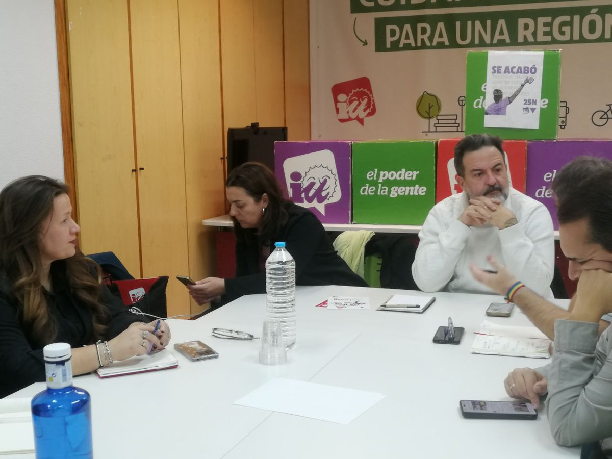 Atiende prima!!! ayer tuvimos un día muy ajetreado en #Murcia 
Primero, le trasladamos a Manu Pineda nuestras necesidades en materia de Comunicación, UAR y eficacia en la interacción con Federal <a href="/IzquierdaUnida/">Izquierda Unida🔻🇵🇸</a>