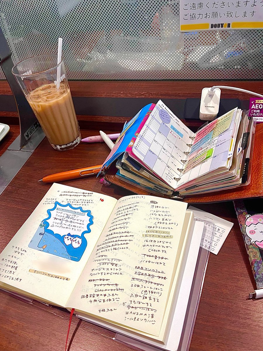 RINA_note's tweet image. 現在カフェで爆速手帳タイム中🥺🩷どこでもそうなんだけどテーブルの上汚くなるよな…( ´ ; ω ;` )💭自分のスペース内でやってるんだけどね🤔‼️オルビスの誕生日ポイント交換何にしよう？、クリスマスコフレ欲しいな、イルミネーションどこ行こう？etc色々ノートに書き出しながら考え中‌🪄︎︎◝✩ ‌‌