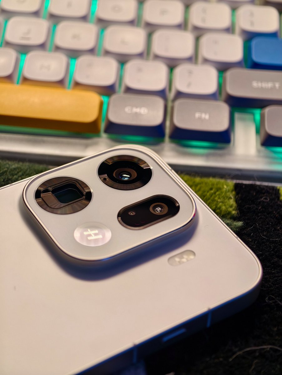 stufflistings's tweet image. Q3. What is the resolution of the OPPO Find X9 Pro main camera?

A. 50MP main camera
B. 32MP main camera

#winOPPOFindX9Pro #FindX9Pro #OPPOFindX9Series