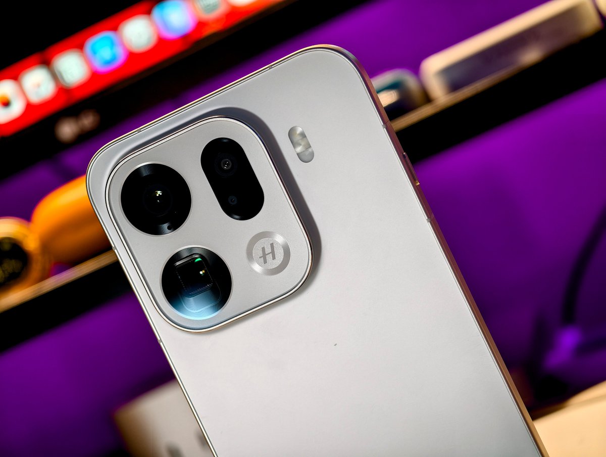 stufflistings's tweet image. Q4. What is the resolution of the OPPO Find X9 Pro telephoto camera?

A. 50MP telephoto camera
B. 200MP telephoto camera
#winOPPOFindX9Pro #FindX9Pro #OPPOFindX9Series