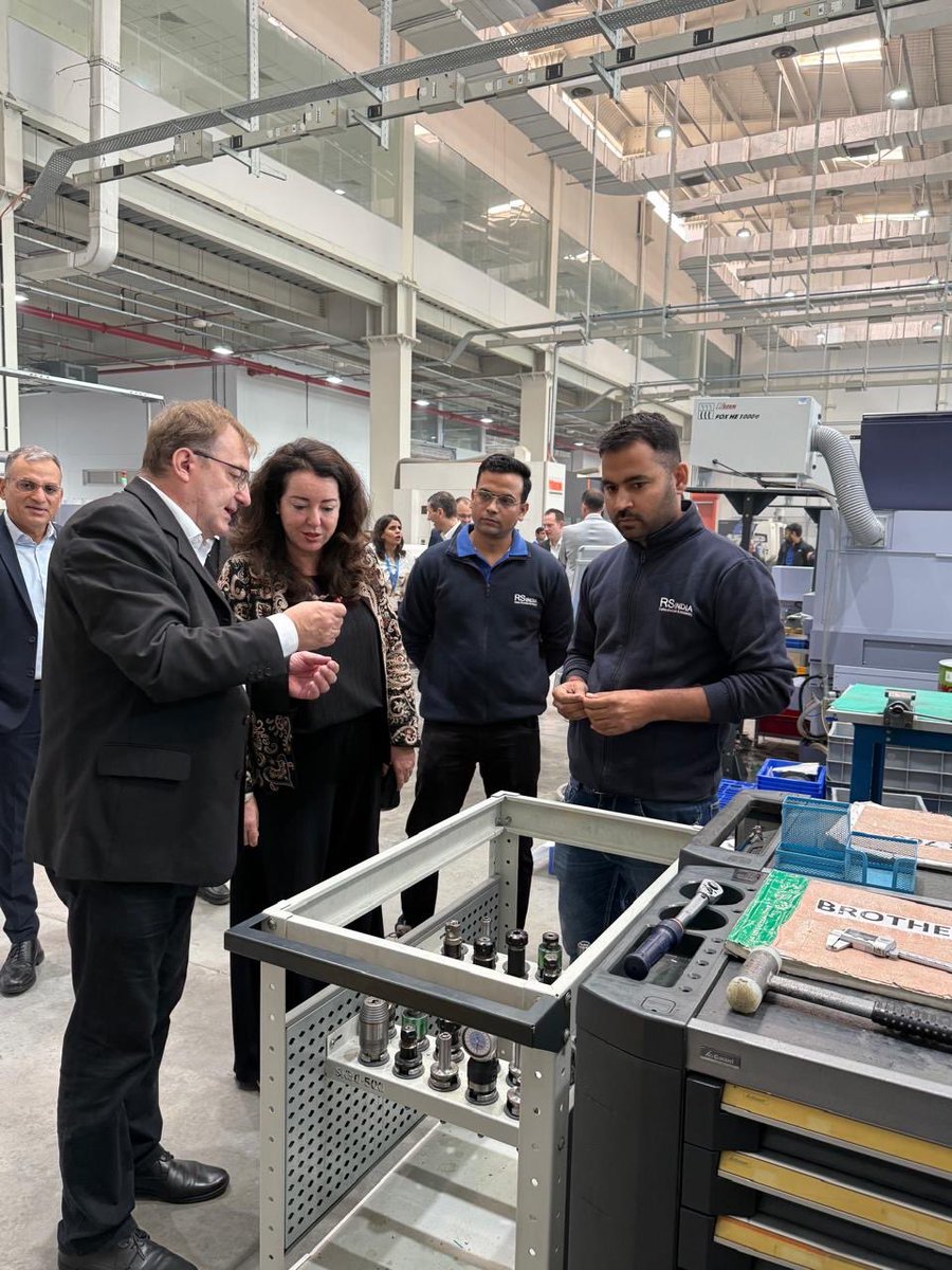 SwissAmbIND's tweet image. Fantastic visit to @RSIndia today! 🇮🇳🇨🇭
Cutting-edge equipment, skilled teams 🛠️ and so many motivated young people learning through the dual model with @BsduOfficial - truly impressive. 👏
Swiss precision meets Indian innovation on the shop floor.
#VET #SkillsDevelopment #TEPA