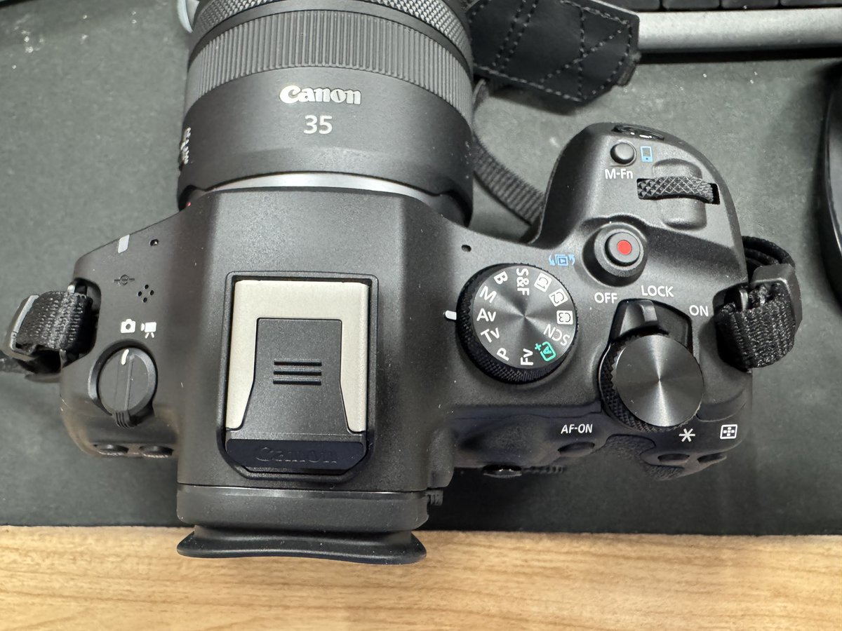 osakabuffaloes's tweet image. EOS R6 Mark IIIの電源ボタンの位置が慣れない😅

#canon 
#eosr6mark3