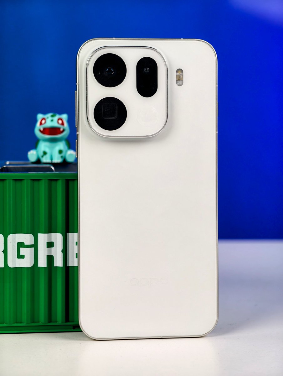 stufflistings's tweet image. Q6. What is the battery capacity of the OPPO Find X9 Pro?

A. 6500mAh battery
B. 7500mAh battery

#winOPPOFindX9Pro #FindX9Pro #OPPOFindX9Series