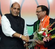 INCIndia's tweet image. इन &apos;महानुभाव&apos; का नाम है- संजीव त्रिपाठी

• पहले IPS अधिकारी थे

• फिर ख़ुफ़िया एजेंसी रॉ (RA&amp;amp;W) के चीफ रहे

• आखिर में 2014 में BJP में शामिल हो गए

पुलवामा, पहलगाम, दिल्ली ब्लास्ट के सिक्योरिटी फेल्योर पर इनके मुंह से एक शब्द नहीं फूटा और अब ये चिट्ठी लिख रहे हैं।