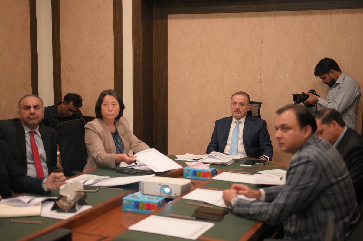 Ikhtiarzardari's tweet image. ای ڈی بی وفد میں ڈپٹی کنٹری ڈائریکٹر اسد علیم، پروجیکٹ آفیسر حامد خان، خیّام عباسی اور سید عدنان شامل تھے۔
#AsianDevelopmentBank #Karachi