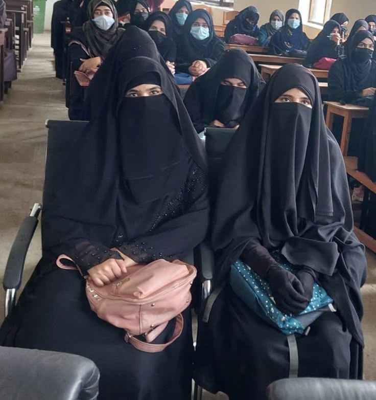 DesiKing_'s tweet image. Dear Pakistanis and Bangladeshis 

This is your culture, Be proud of your culture and kindly stop stealing Indian culture.

Thank you.