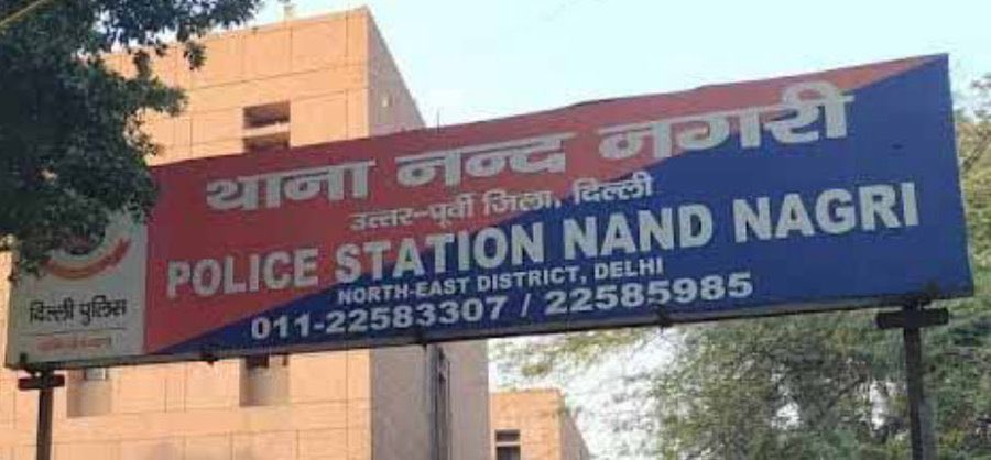 MDishaen's tweet image. दिल्ली के थाना नंद नगरी क्षेत्र के अंतर्गत आने वाले D-1 खत्ते वाली गली में सीमा नामक महिला व उसका परिवार खुलेआम नशीला पदार्थ स्मैक बेच रहा है।
सूत्रों के अनुसार यहां 300–350 रुपये प्रति पुड़िया की दर से स्मैक की अवैध बिक्री बेधड़क जारी है, जिससे स्थानीय निवासी बेहद परेशान हैं।…