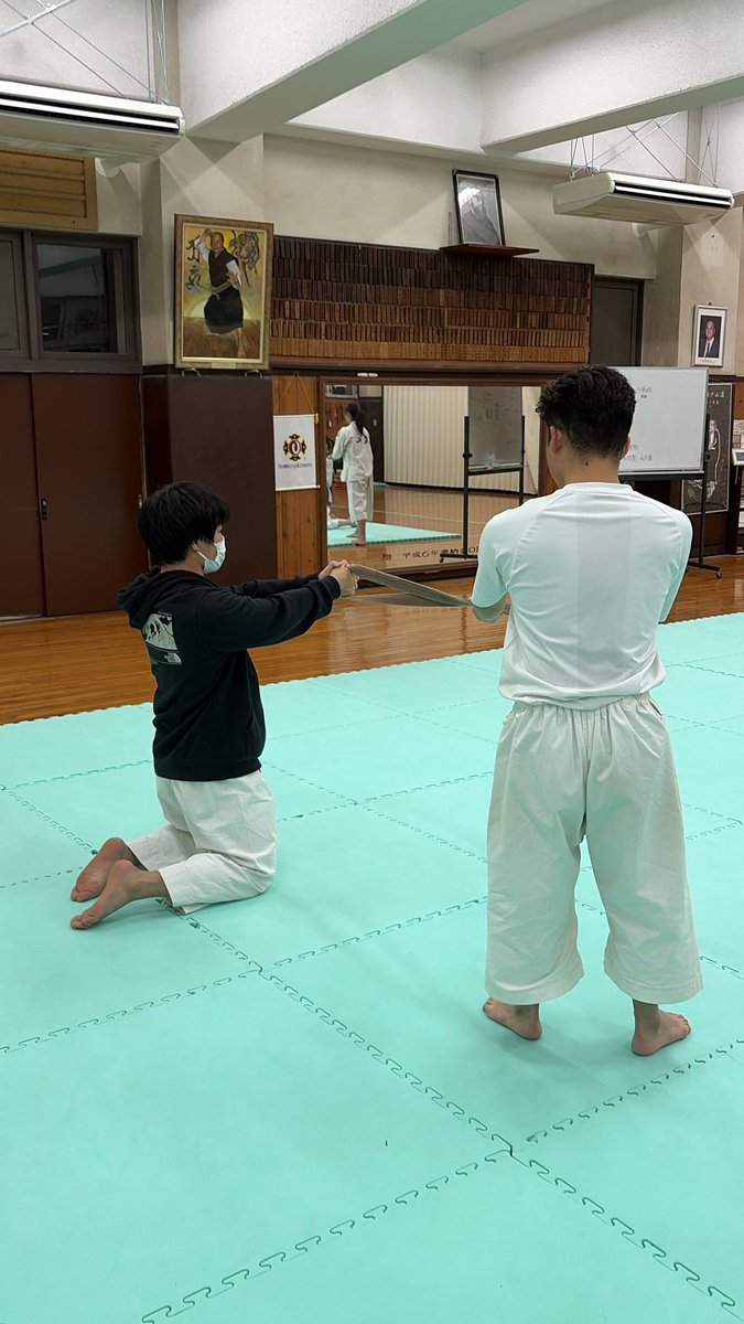 10shiyuki1010's tweet image. 東京農業大学 少林寺拳法部へ。

格闘技もフィールドスポーツも
#体幹 機能の本質は同じ。

動くことだけではなく
崩されないこと（Anti-Rotation）も重要。

外部からの強い負荷に対して
自分の正中軸をズラさない。 

この「剛性」を作れるから、突きの威力が逃げず、切り返しでブレなくなります。