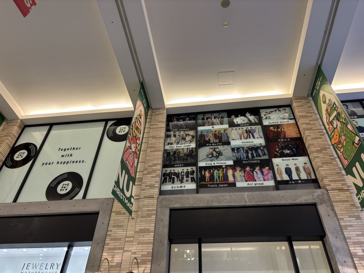 37kfrs13's tweet photo. 大阪の新しいファミクラストア
職場の裏すぎてヤバいんやけど(笑) https://t.co/Iol9VDKYeL