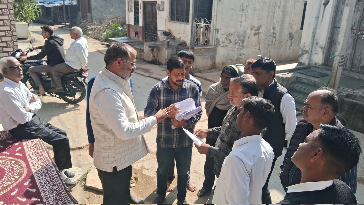 maansinghbarath's tweet image. #राजसमंद क्षेत्र के गिलूंड में प्रवास के दौरान चुनाव आयोग द्वारा युद्ध स्तर पर चल रहे राष्ट्रव्यापी अभियान #SIR की गतिविधियों को देखा एवं वहां के स्थानीय लोगों को मतदाता सूची गहन पुनरीक्षण के संबंध में विस्तार से जानकारी प्रदान की ,स्थानीय कार्यकर्ता अम्बा लाल जी ,अरुण जी मौजूद