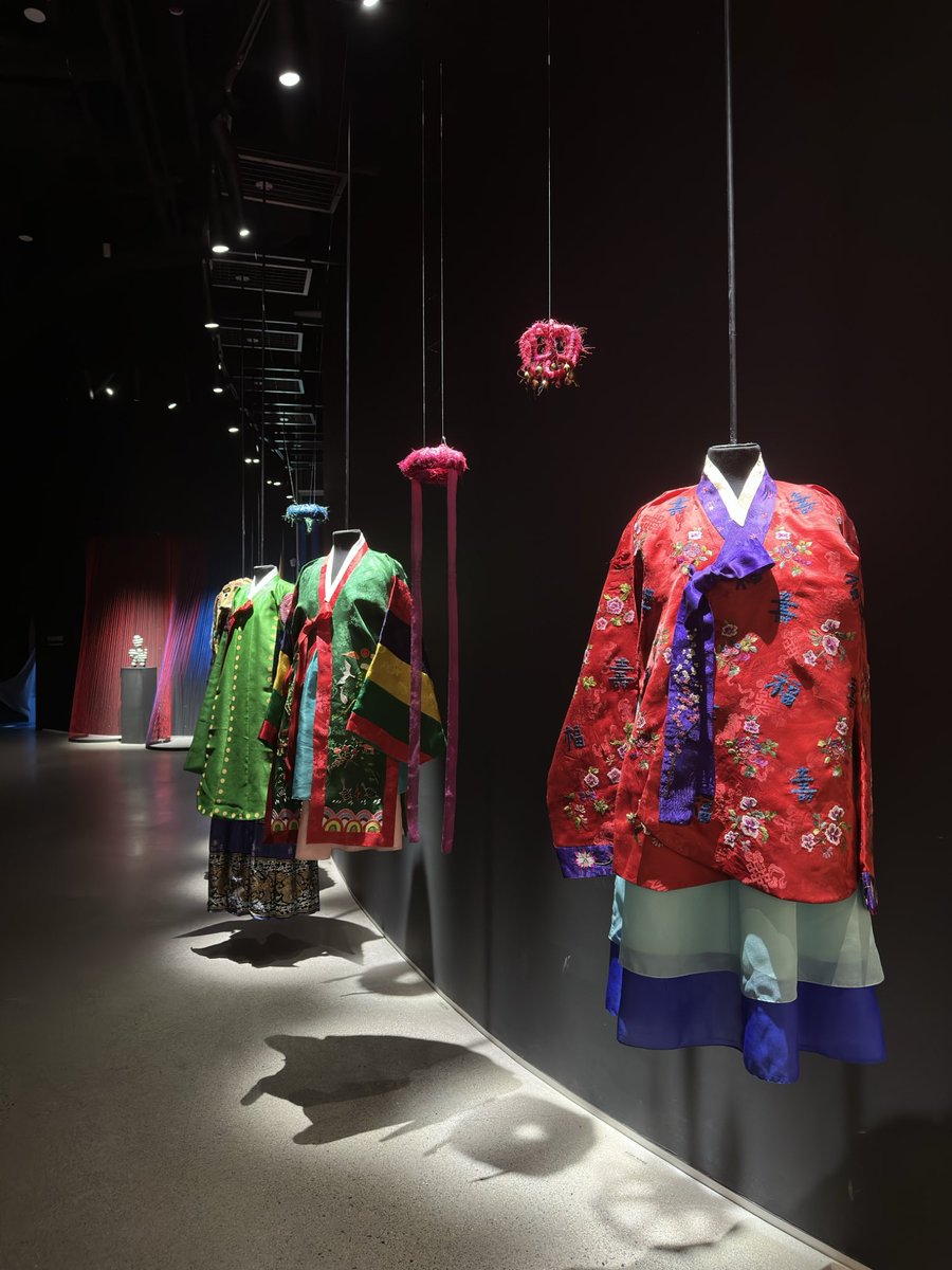 진주 실크박물관 개관했다길래 가봤는데 
아름답구나