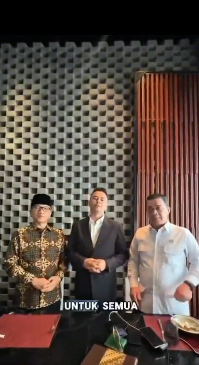 AnamProbolinggo's tweet image. Turnament mobile legend  Kementerian Desa, PDT. bersama Pejabat Kemeterian dan Artis Nasional Rafi Ahmad .

#LombaMobileLegend
#JuaraMobilLegndvsArtis
#JuaraEsportVSPejabat

@prabowo
@YandriSusanto
@ArizaPatria