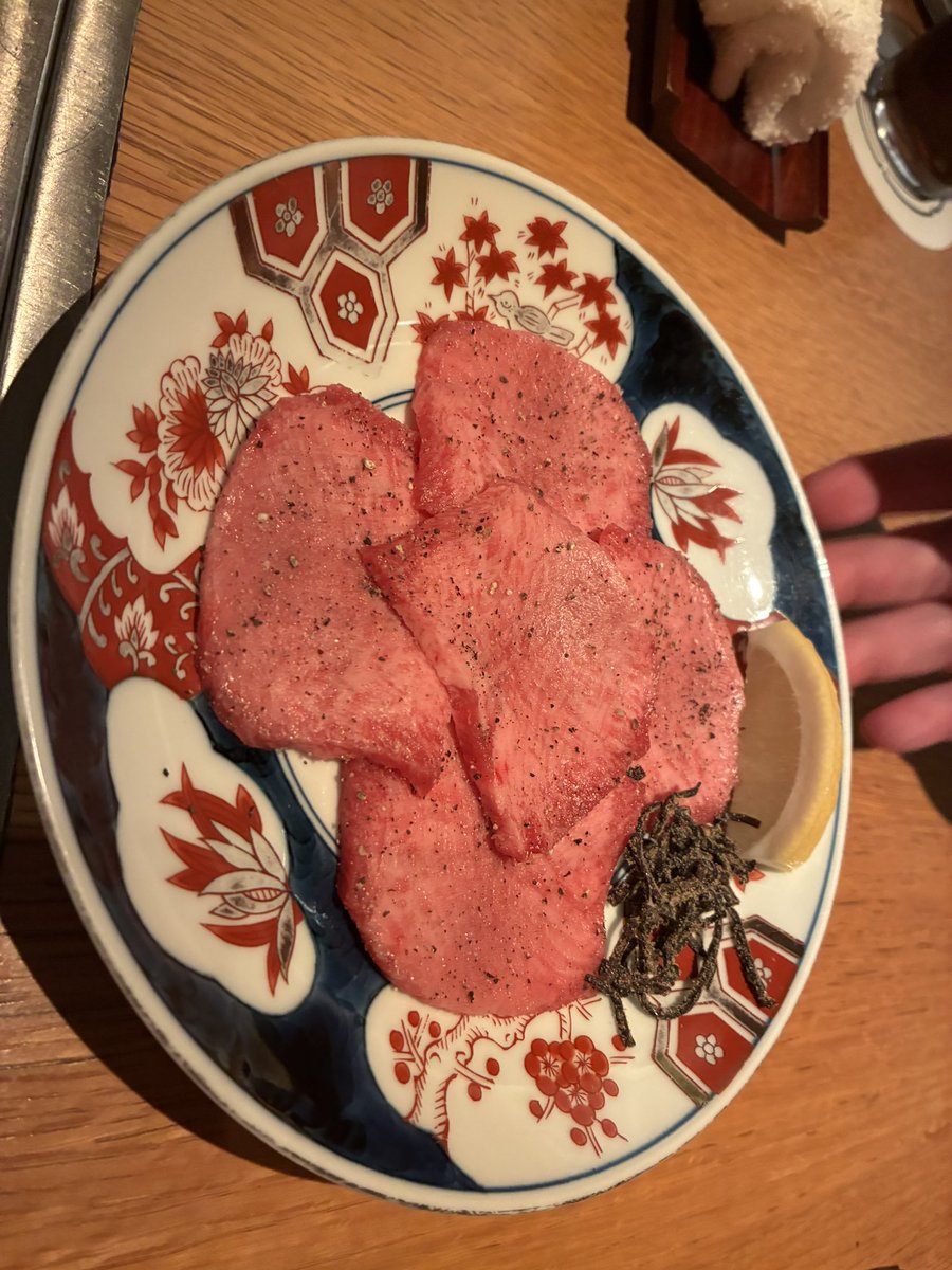 1tensaipua1's tweet photo. 【MNP】

MNPって結局どうなの？って聞かれるけど

正直に言うと 「副業の中でも別格」 です

なぜか？

やることがめちゃくちゃシンプルだから

・スマホ乗り換える

・キャッシュバックもらう

・数ヶ月維持して解約

ただこれだけで数万〜十数万が動く

必要なのは才能じゃなくて

“行動”と“情報の取りに行き方”

しかもMNPの一番ヤバいポイントはここ

リスクが小さいのに即金がデカいこと

これは他の副業じゃまず成立しない

普通の副業は

「時間を切り売りして小銭を積む」だが

MNPは

“知識 × 仕組み理解” で一気に金が動く

サラリーマンでも土日の店舗回りで十分

何より、店舗ごとに条件が毎日変わるから

“知ってるだけで得する世界”

結論、MNPは

お金の悩みを一番早く減らせる副業

やった人だけが理解する

知らないままの人だけが損をします