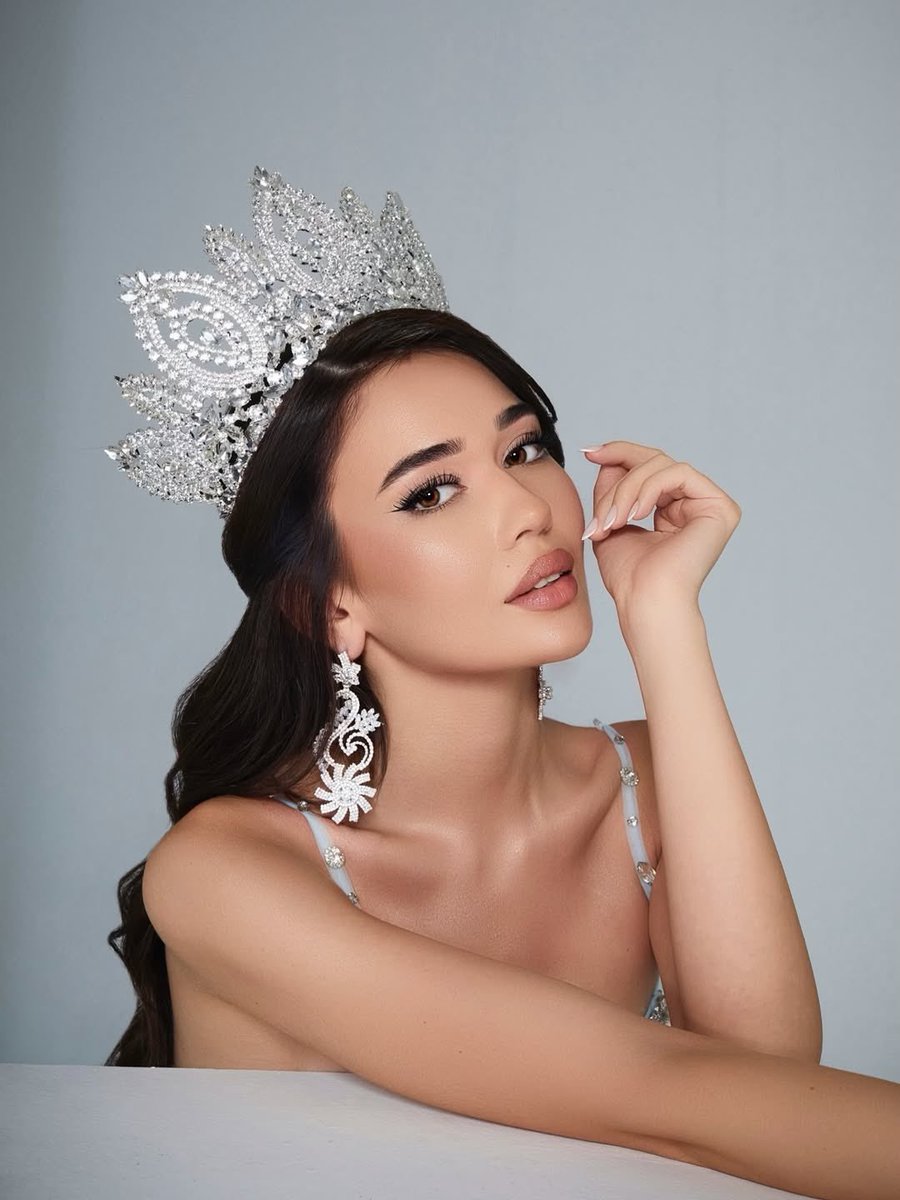 gazetory's tweet image. Miss Universe adlı yarışmada ilk 30&apos;a dahi sokulmayan güzelimiz Ceren Arslan ve ilk 12&apos;ye seçilen diğer kadınlar.