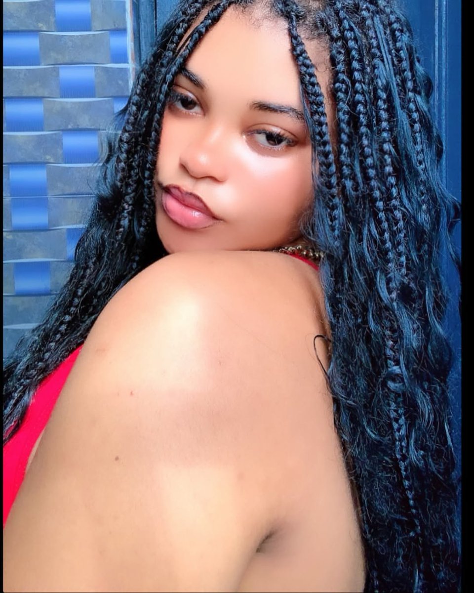 SuperSteph117's tweet image. Let me interrupt your scrolling with this beauty in all frame 🧡 💚