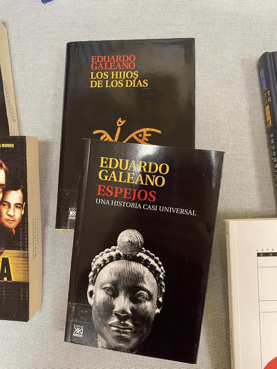 ¡Nuestra biblioteca presenta sus novedades!
Galeano, Matt Haig, Sally Rooney, Irene Vallejo, la serie Pearcy Jackson... ¡Te están esperando! 
Ven a conocerlos y haznos llegar tus intereses para que la biblioteca también sea tuya y puedas disfrutarla. 
#iesjoseluiscastillopuche