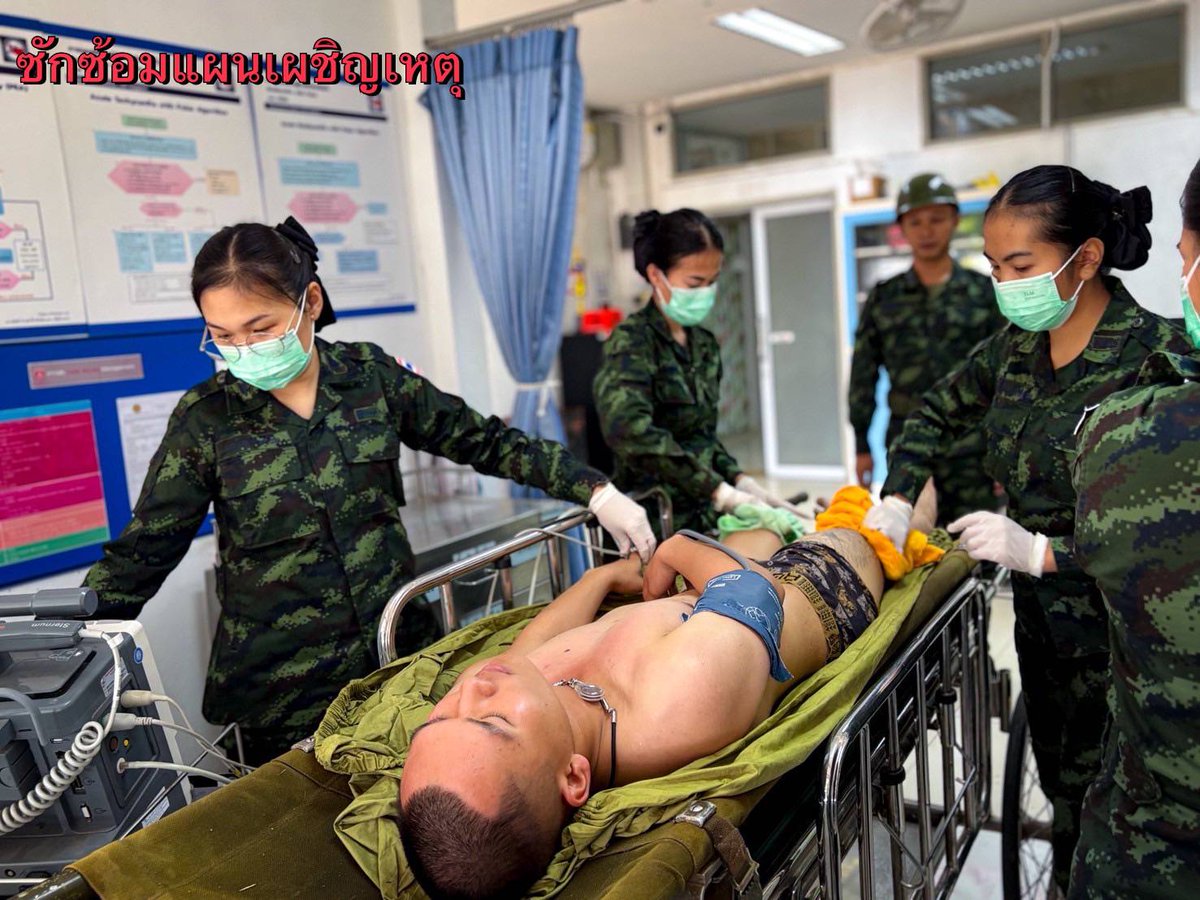 army2pr's tweet image. หน่วยฝึกทหารใหม่ กองพันทหารราบที่ 3 กรมทหารราบที่ 3 ร่วมกับ โรงพยาบาลค่ายพระยอดเมืองขวาง จัดอบรมให้ความรู้การปฐมพยาบาลผู้ป่วยจากโรคลมร้อน ให้กับน้องทหารใหม่ เพื่อสร้างความปลอดภัยในการฝึกให้กับทหารใหม่
#bootcamp268 #น้องคนเล็ก