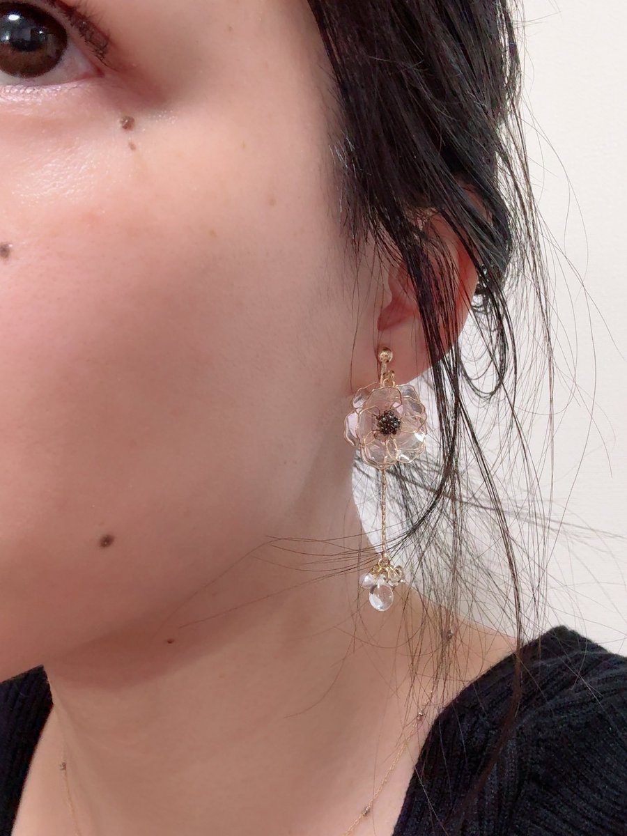 月下美人のイヤリングをお迎えしたくて訪問したら、このアネモネちゃんと目があって一目惚れお迎え♡w
白っぽい子と物凄く悩んだけど、PC的にやっぱりこっちの子の方が馴染む気がする！

儚げ女っぽさ上げてこ！
(アネモネ毒あるけどwそれがまた好きw)

<a href="/sugarppplum/">Sugarplum</a> 

 #デザフェス戦利品