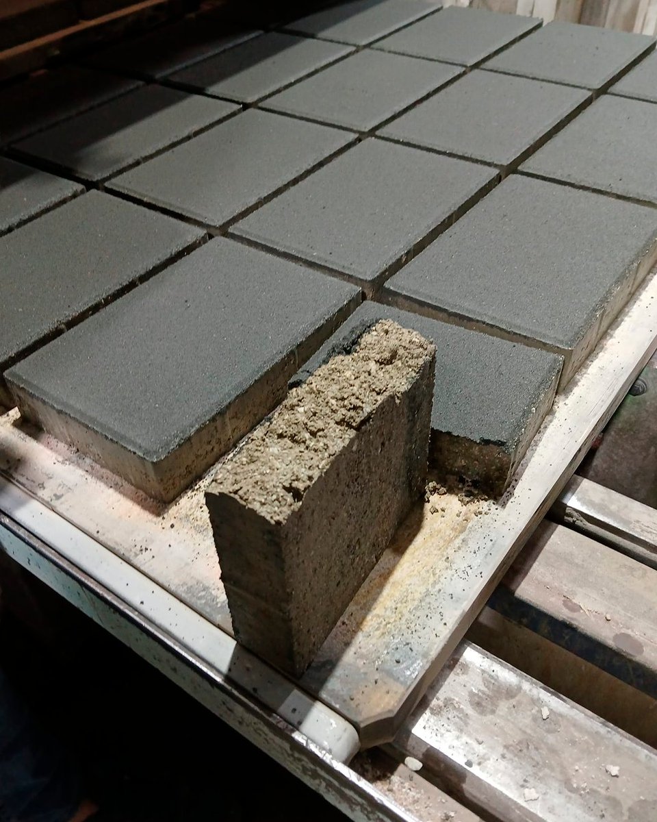 El <a href="/CSICmasI/">CSIC Innovación</a> convierte los lodos de la DANA en bancos, jardineras y adoquines ♻️💡

👉🏻 En Montalbán y Rodríguez fabricamos los primeros prototipos y demostramos que la construcción también puede ser circular y sostenible.