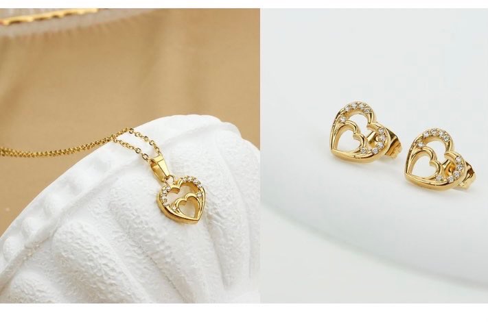 samdarrko's tweet image. Please buy from AUREGHANA 
Frame 1: GHC 120
Frame 2: GHC 100
Frame 3: GHC 130
Frame 4: GHC 130

Each frame comes in different designs 
DM @ruby_marilynd 
Call/whatsapp/message 0202666624