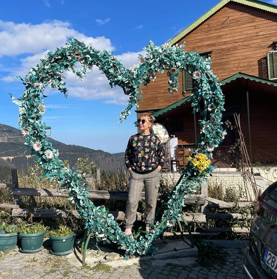 #Günaydın mutluluğu arayanlar... 

Sürekli mutsuz olan insanlar kentte yaşamalı. İnsan; kentte yüz yıl yaşar da çoktan öldüğünün ve çürüdüğünün farkında bile olmaz!.. 

L. N. Tolstoy