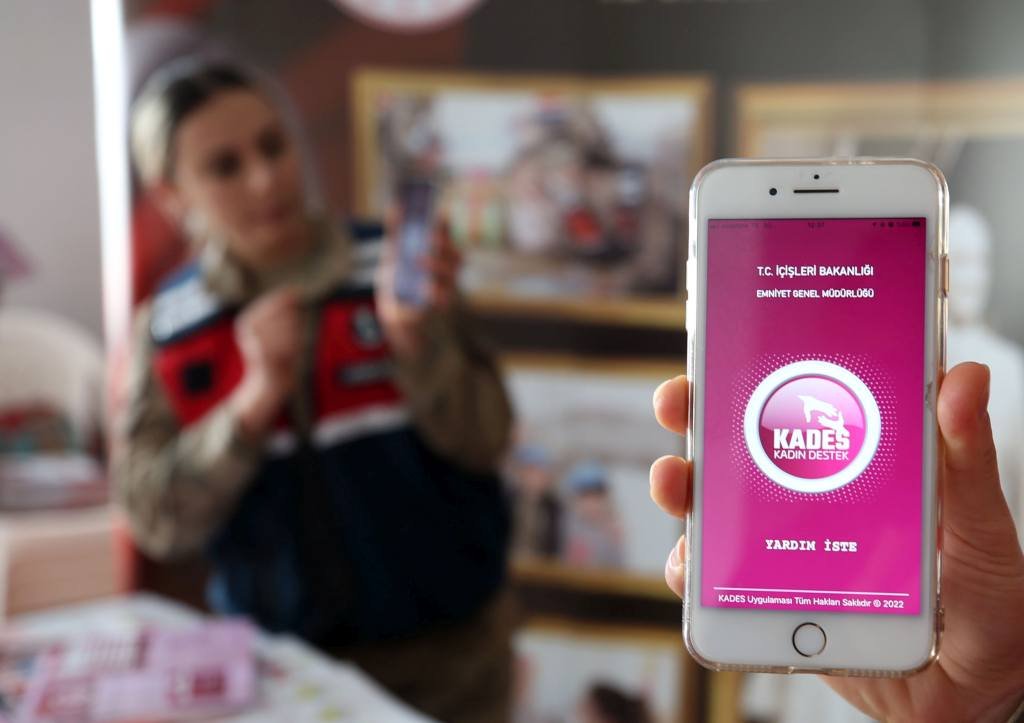 Türkiye'de her üç kadından birinin KADES uygulamasını kullandığı ortaya çıktı.