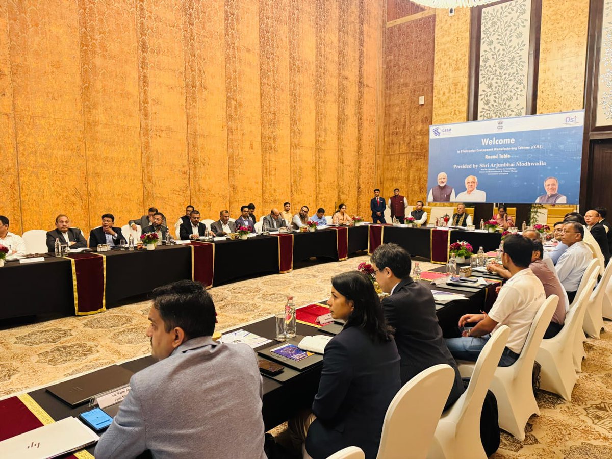 InfoGujarat's tweet image. સાયન્સ અને ટેક્નોલોજી મંત્રી શ્રી અર્જુનભાઈ મોઢવાડિયાની અધ્યક્ષતામાં ગુજરાતની ઈલેક્ટ્રોનિક્સ સપ્લાય ચેઈનમાં રોકાણ અને ઈકોસિસ્ટમ વિકાસને વધુ વેગ આપવાના ઉદ્દેશ્ય સાથે ઈલેક્ટ્રોનિક્સ કમ્પોનન્ટ મેન્યુફેક્ચરિંગ સ્કીમ (ECMS) પર ગાંધીનગર ખાતે મહત્ત્વપૂર્ણ રાઉન્ડ ટેબલ કોન્ફરન્સનું આયોજન…