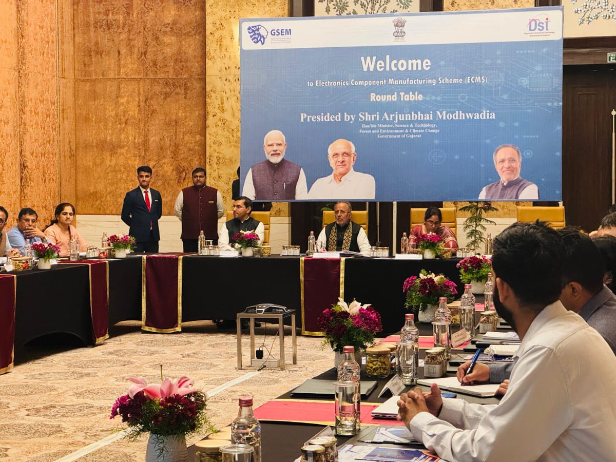 InfoGujarat's tweet image. સાયન્સ અને ટેક્નોલોજી મંત્રી શ્રી અર્જુનભાઈ મોઢવાડિયાની અધ્યક્ષતામાં ગુજરાતની ઈલેક્ટ્રોનિક્સ સપ્લાય ચેઈનમાં રોકાણ અને ઈકોસિસ્ટમ વિકાસને વધુ વેગ આપવાના ઉદ્દેશ્ય સાથે ઈલેક્ટ્રોનિક્સ કમ્પોનન્ટ મેન્યુફેક્ચરિંગ સ્કીમ (ECMS) પર ગાંધીનગર ખાતે મહત્ત્વપૂર્ણ રાઉન્ડ ટેબલ કોન્ફરન્સનું આયોજન…
