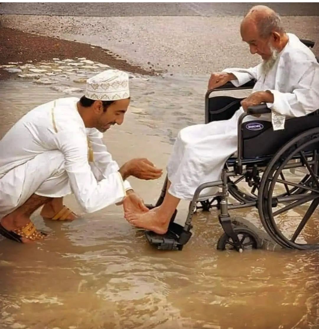 aaabbb656544's tweet photo. "الأب هو أعظم حُب في حياة أبنائه و بناته

🩶🩶 https://t.co/dTnLK2McXm
