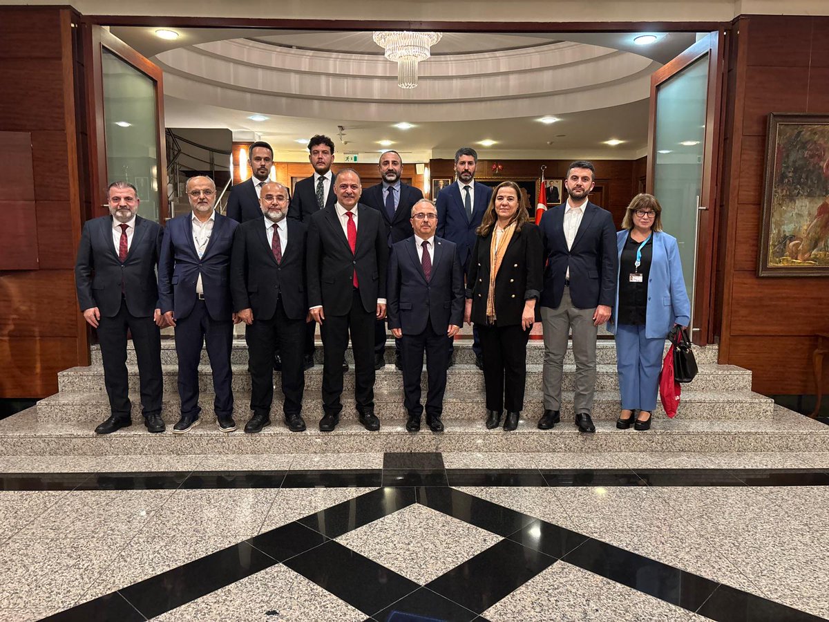 Dünya Telekominikasyon Zirvesi kapsamında Azerbaycan’a resmi bir ziyarette bulunan Ulaştırma ve Altyapı Bakan Yardımcısı Sayın Dr. Ömer Fatih Sayan ve kıymetli heyeti Büyükelçimiz <a href="/Birol_Akgun/">Birol Akgün 🇹🇷</a>'ü ziyaret etmiştir.