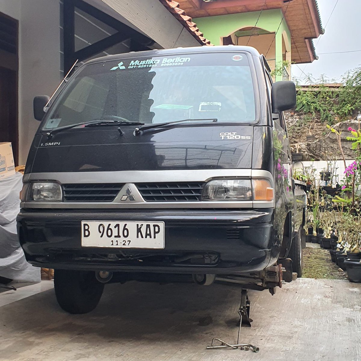 Info hilang kendaraan mobil Mitsubishi Pick Up, nopol B 9616 KAP berwarna Hitam, kronologi pantauan dari CCTV di Jl Gatot Subroto No Kav 53B, Tanah Abang, Jakarta Pusat, di depan Apartemen Semanggi. Kondisi mobil sedang terparkir.
 
Jika ada yang melihat harap hubungi Radio