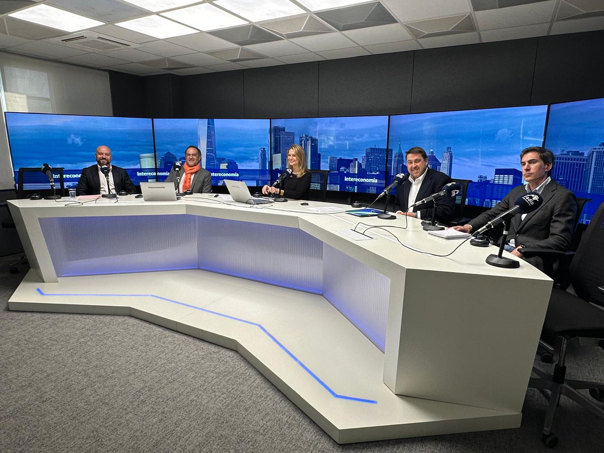 sedigas's tweet image. El sector gasista español contribuye desde hace años a la descarbonización de la demanda térmica de los hogares; por ejemplo, facilitando la sustitución de los sistemas tradicionales de #calefacción por #calderas de condensación de alta eficiencia. 
 
En ese marco se inscribe,…