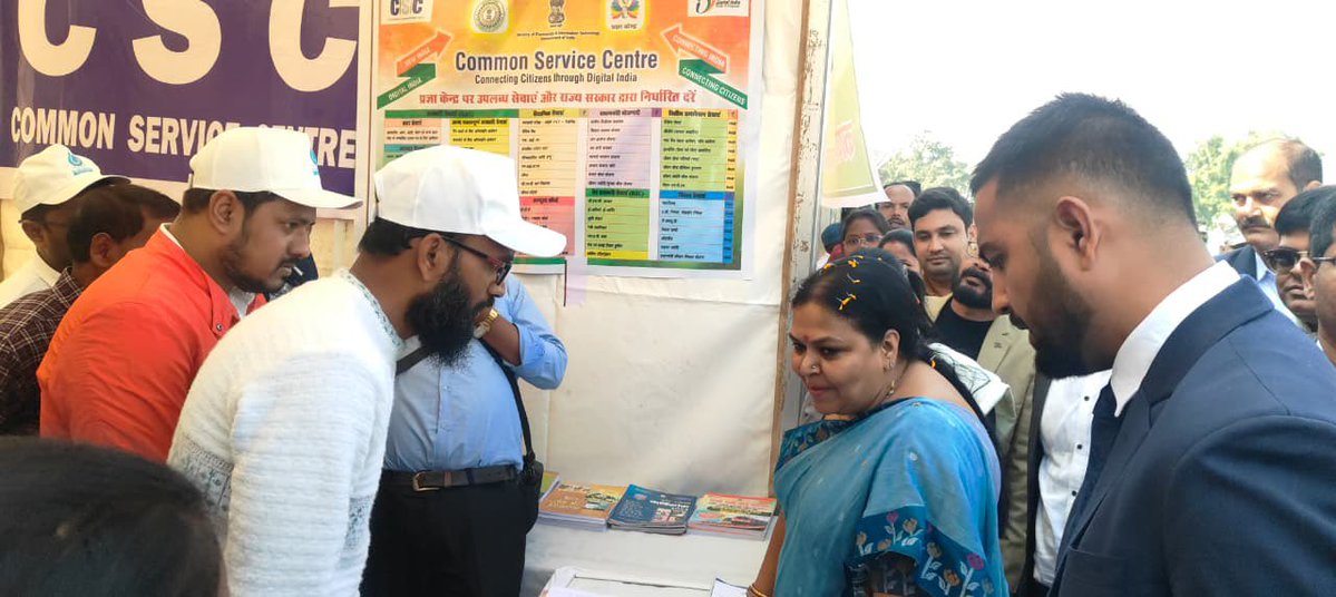 jh_csc's tweet image. दिनांक 20.11.2025 #Jharkhand की मंत्री श्रीमती दीपिका पाण्डेय जी ने कोलसिमरी पंचायत, कुरू (लोहरदगा) में #CSC स्टॉल का निरीक्षण किया।
VLEs ने पंचायत स्तर पर दी जा रही डिजिटल व नागरिक सेवाओं की जानकारी साझा की। #DigitalPanchayat #GraminVikas @DipikaPS @RSB_85