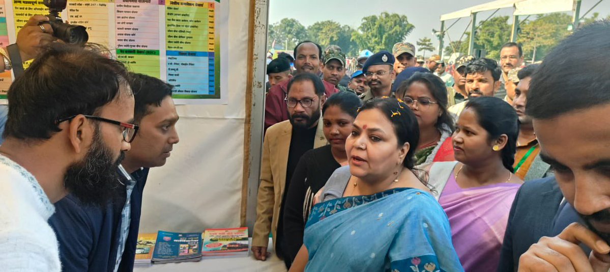 jh_csc's tweet image. दिनांक 20.11.2025 #Jharkhand की मंत्री श्रीमती दीपिका पाण्डेय जी ने कोलसिमरी पंचायत, कुरू (लोहरदगा) में #CSC स्टॉल का निरीक्षण किया।
VLEs ने पंचायत स्तर पर दी जा रही डिजिटल व नागरिक सेवाओं की जानकारी साझा की। #DigitalPanchayat #GraminVikas @DipikaPS @RSB_85