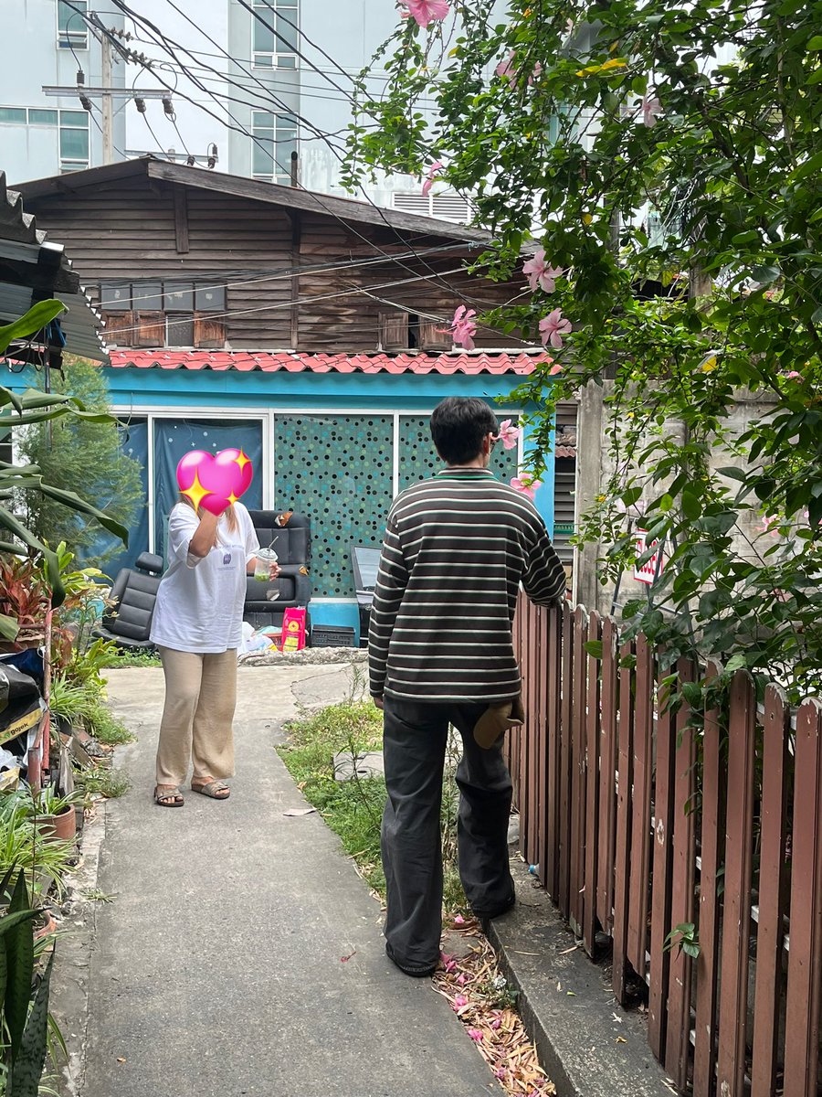 thejiw__'s tweet image. กิ้ดดดดด สอบเสร็จมากินเตี๋ยวรู แล้วเจอพี่ซีเดินออกจากร้าน ใจเต้นตุ้บๆๆ นี่พูดกับเพื่อนมึงพี่ซี แล้วพี่ซีพูดว่า สวัสดีคับ กิ้ดดดดใจจะวาย😭แล้วหล่อมาก❤️

#sea_tawinan